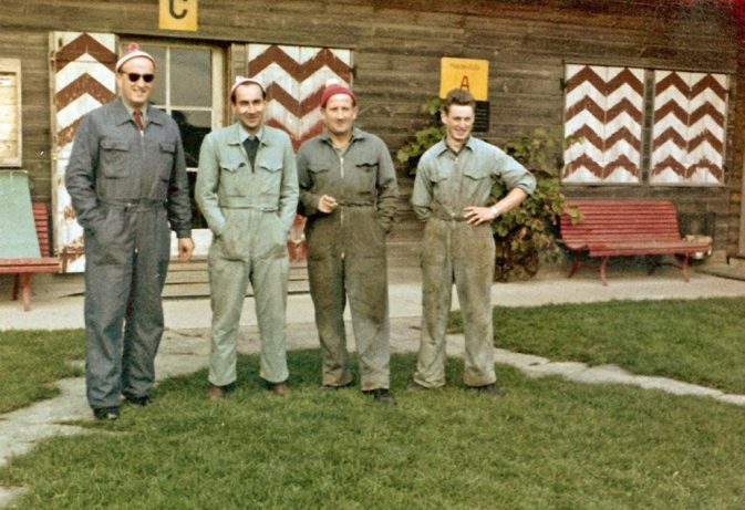 FSB, die Crew von einst: Hans Steinmann, Betriebsleiter, René Vetterli, Cheffluglehrer Segelflug, Hans Hochstrasser Werkstattleiter, Hansueli Bütschi, Allrounder oder "Gango"; Foto: René Vetterli