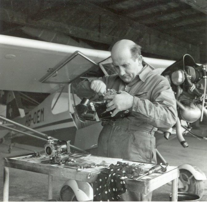 High-Street - Hans Hochstrasser, Werkstattchef und Schlepp-Pilot; Foto René Vetterli